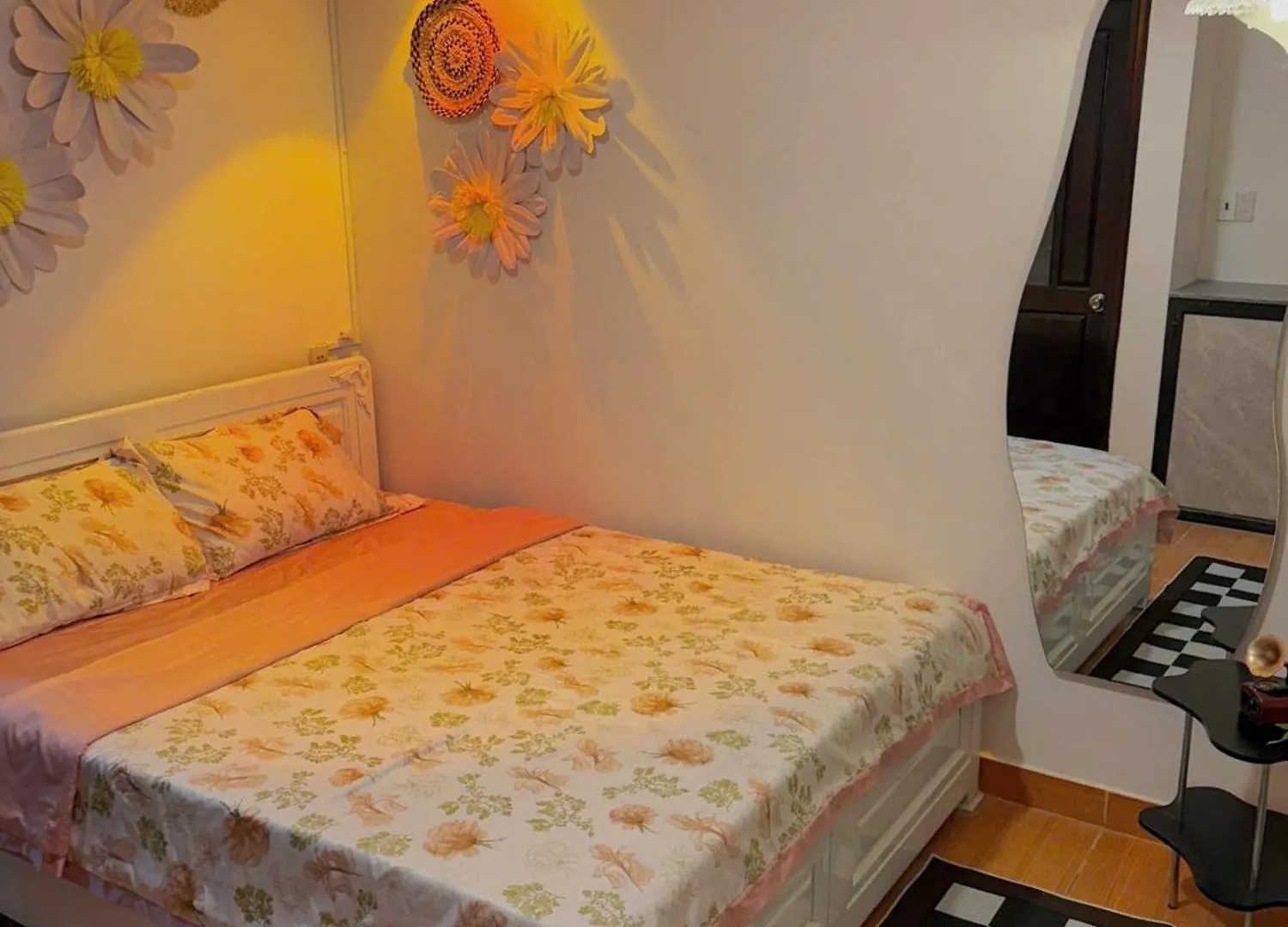 Corgi House Nha Trang - Steps From Beach 호텔