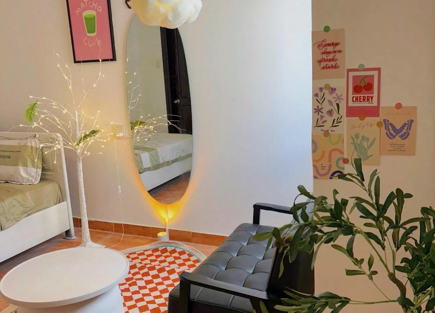 Corgi House Nha Trang - Steps From Beach 호텔