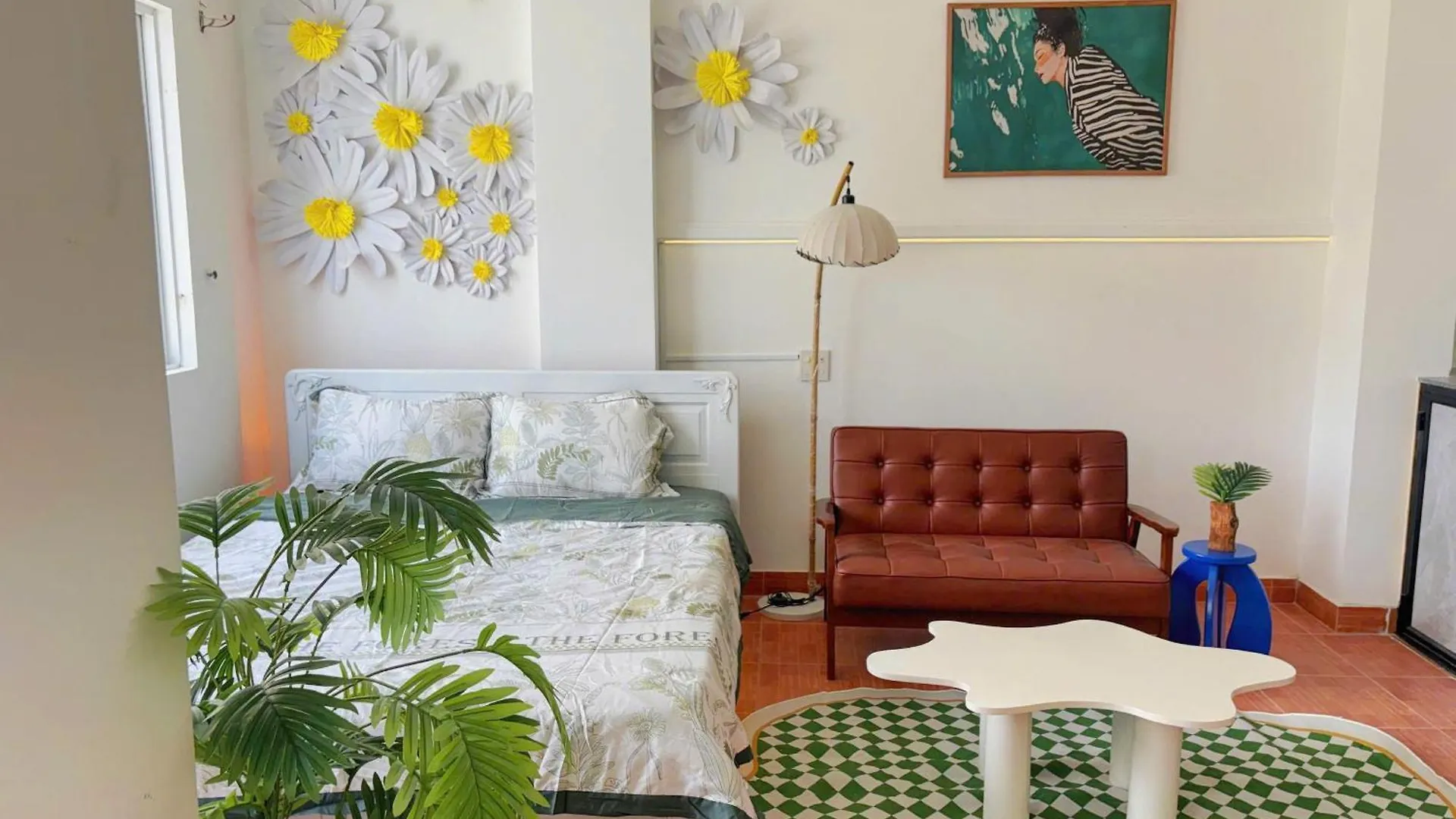 Corgi House Nha Trang - Steps From Beach 호텔