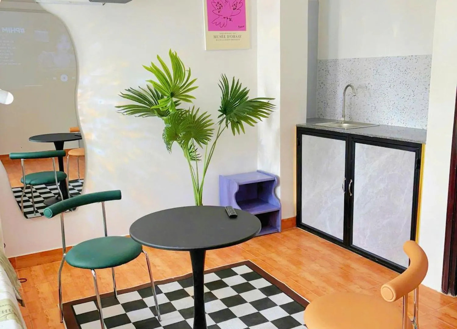 Corgi House Nha Trang - Steps From Beach 호텔